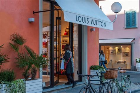 foto di louis vuitton forte dei marmi